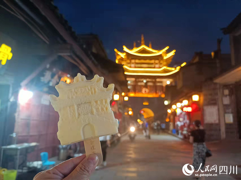 會理古城與古城文創雪糕。吳舒婷攝