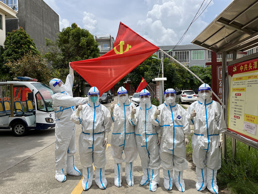 醫心向黨抗擊疫情。游青燕攝