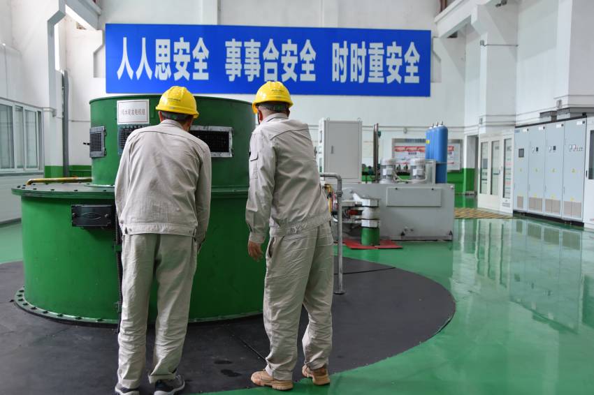 發電機組系統體檢。國網四川岷江供電有限公司供圖