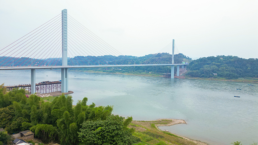 大橋建成后，兩岸群眾往來距離大幅縮短。蜀道集團供圖