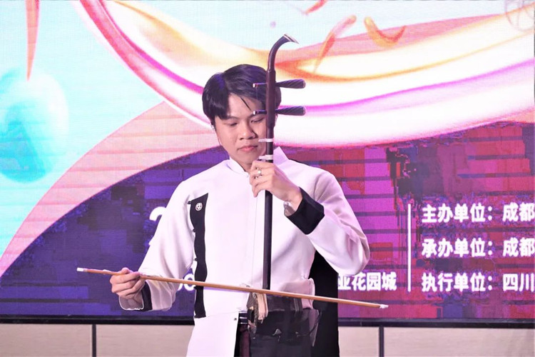 二胡表演。