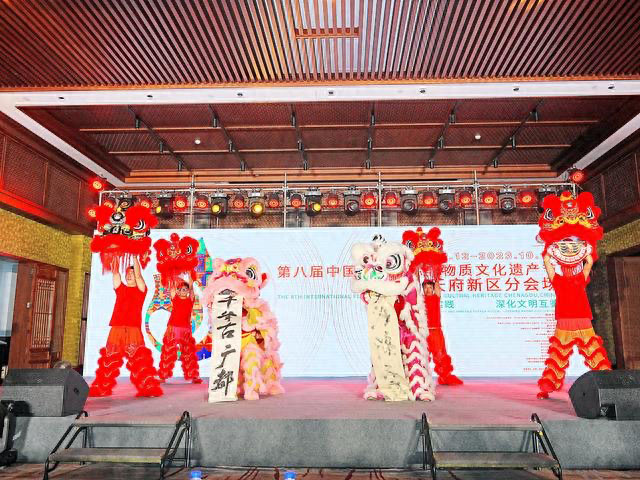傳統(tǒng)舞獅表演。
