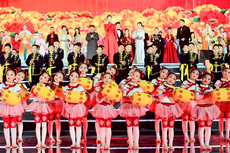 “榮”耀中國節(jié)2024榮縣春節(jié)聯(lián)歡晚會(huì)活動(dòng)現(xiàn)場。主辦方供圖