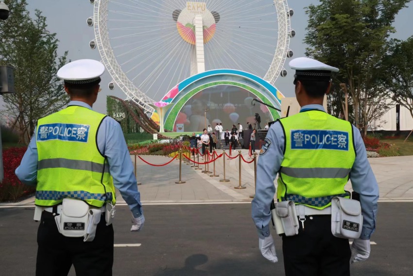 民警正在執(zhí)行成都世園會安保工作。成都公安供圖