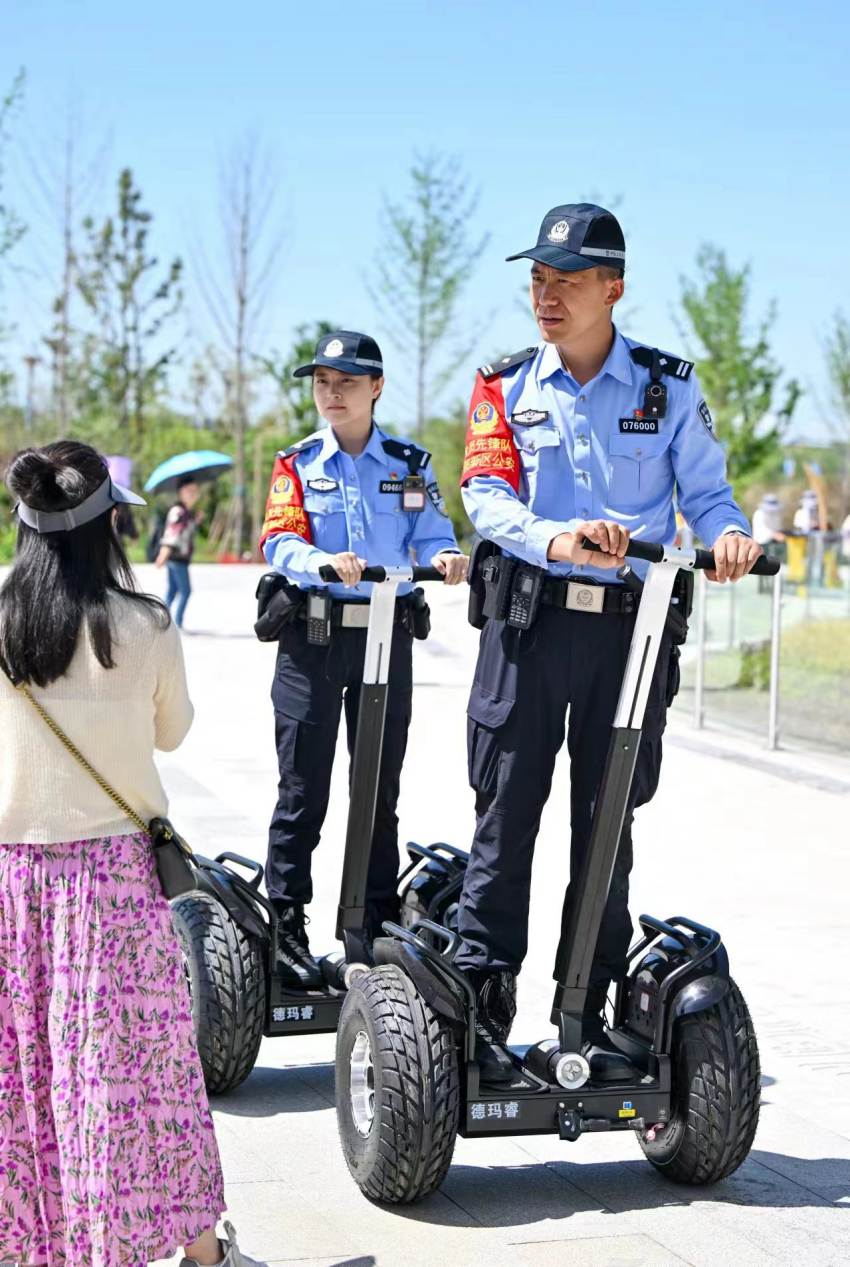民警正在執(zhí)行成都世園會安保工作。成都公安供圖