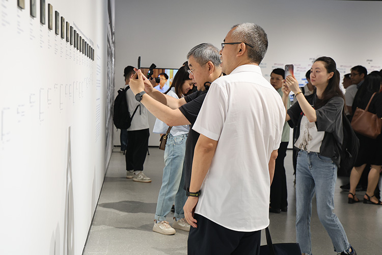 展覽吸引眾多觀眾參觀。翠屏區融媒體中心供圖