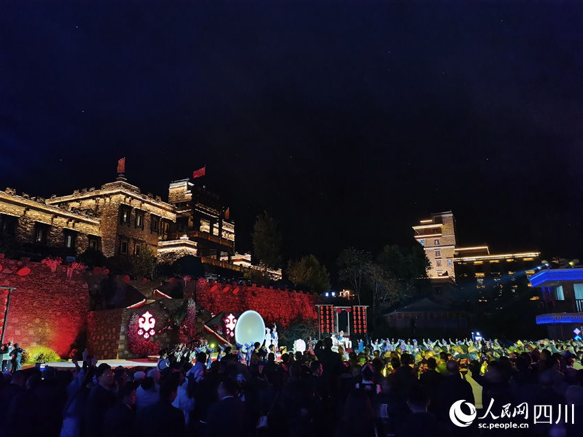 品牌之夜，入夢古羌。人民網記者 劉海天攝