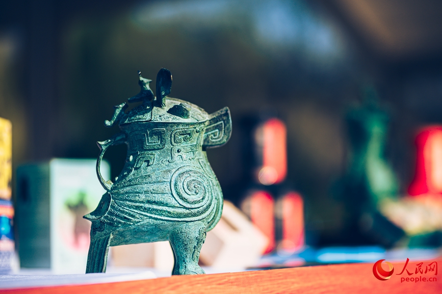 文創(chuàng)產(chǎn)品。人民網(wǎng)記者 慎志遠攝