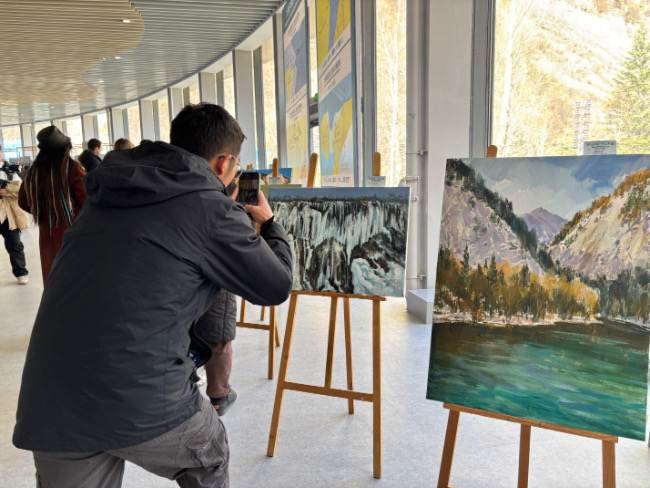 現場畫展。李岢洋攝