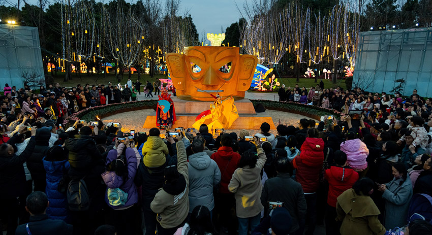 太陽節游人如織。金沙遺址博物館供圖