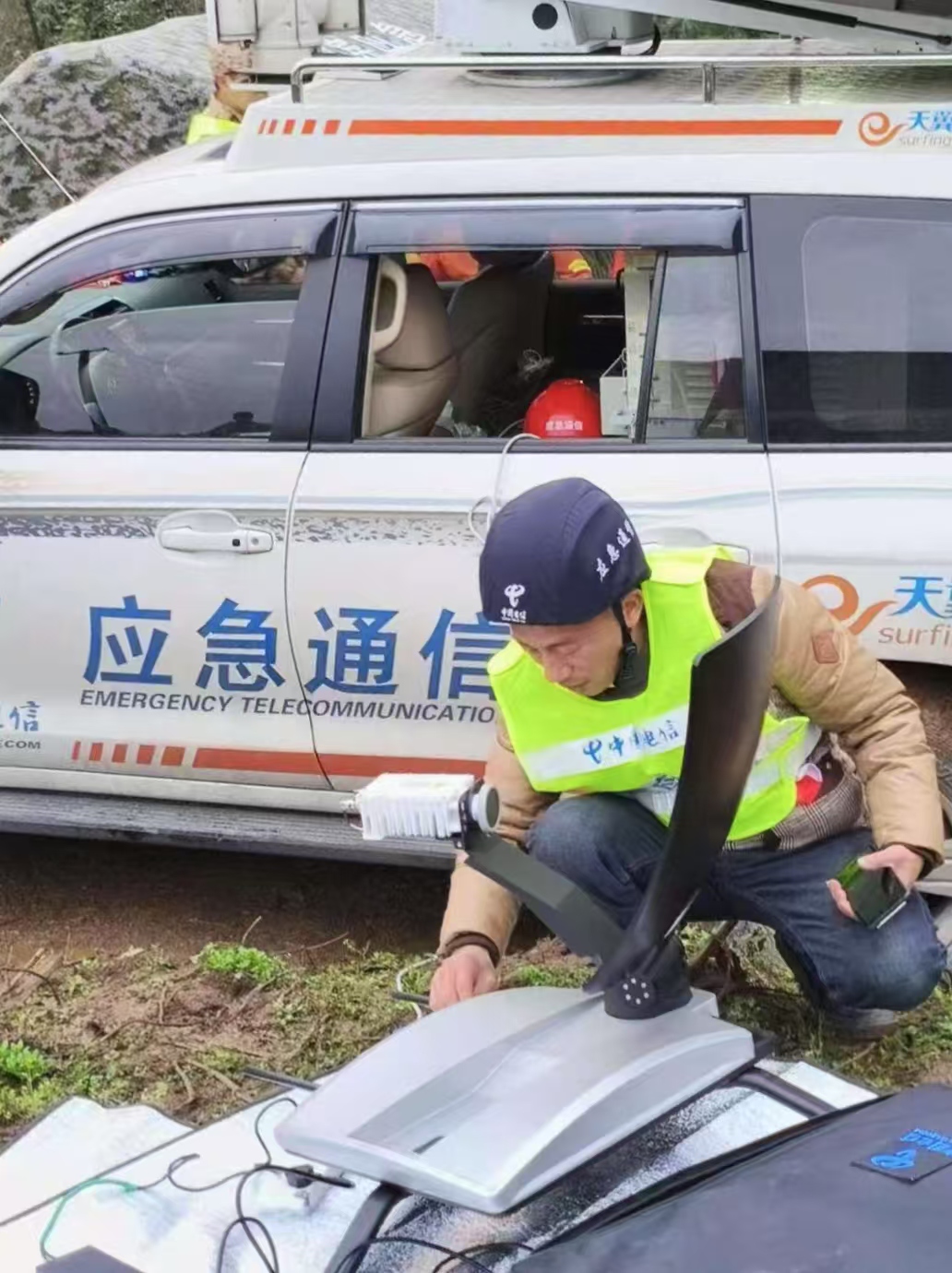 中國電信全力保障搶險救援。中國電信四川分公司供圖