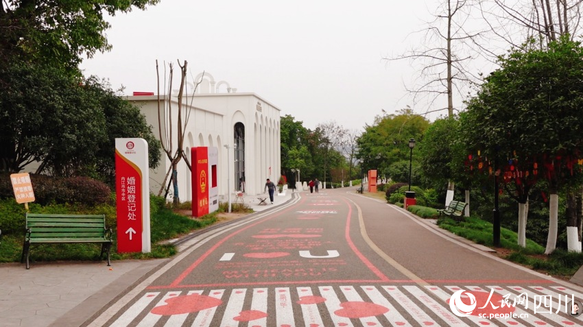 設(shè)立于塔山公園的內(nèi)江市中區(qū)婚姻登記處。鐘欣航攝