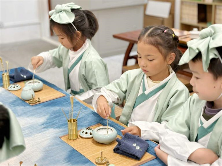 香事社團上實踐課。東坡小學供圖