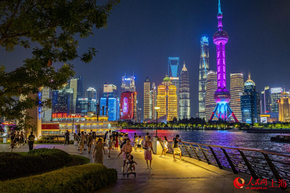 黃浦江畔，夜景迷人。 人民網(wǎng)記者 王初攝
