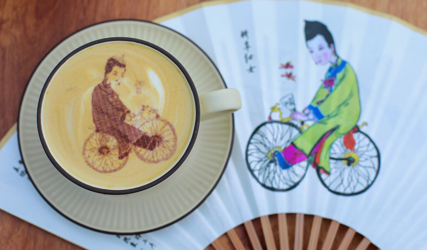 騎車仕女，奔向前方。綿竹金申文旅公司供圖