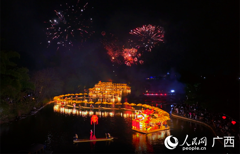漓江漁火節(jié)“金龍巡游”活動(dòng)。人民網(wǎng) 付華周攝