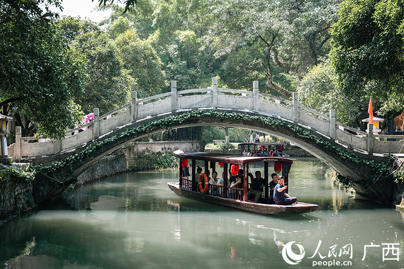 靈渠風(fēng)光。人民網(wǎng)記者 嚴(yán)立政攝