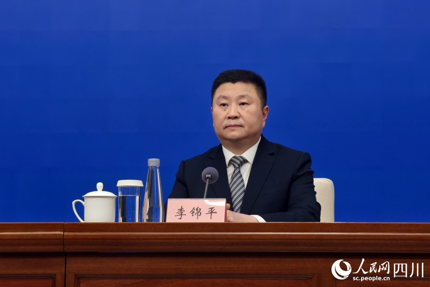 青白江區(qū)委副書記、港工委書記李錦平。人民網(wǎng) 趙祖樂攝
