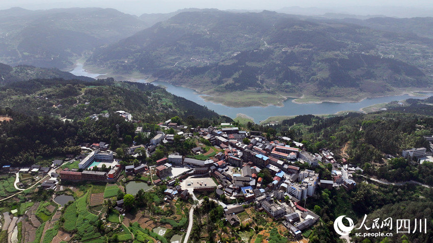 俯瞰威遠縣山王鎮。王斌攝
