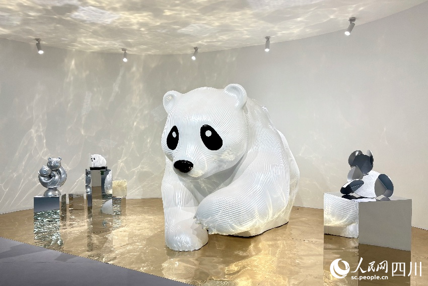 “熊貓家園·全球共賞”國際創意聯展現場。人民網記者 朱虹攝