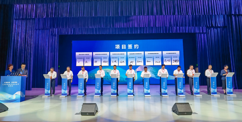 簽約現場。巴中市委宣傳部供圖