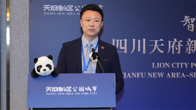 福智霖集團董事長黃澤霖發(fā)言。四川天府新區(qū)融媒體中心供圖