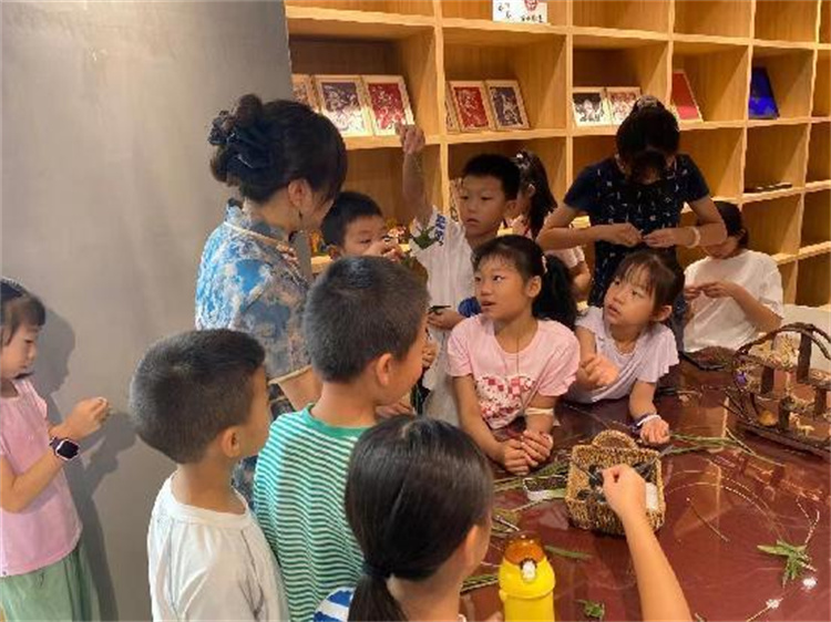 青少年非遺體驗。陳靜供圖