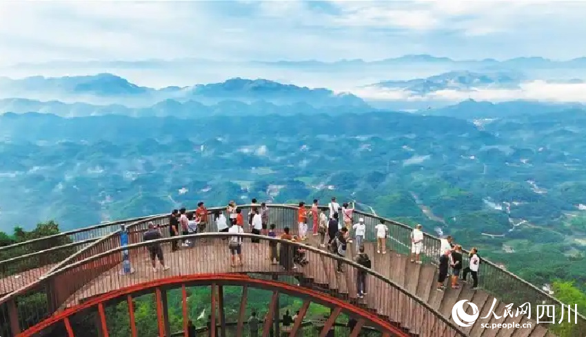 蜀南竹海拜壽臺(tái)。龍億江攝