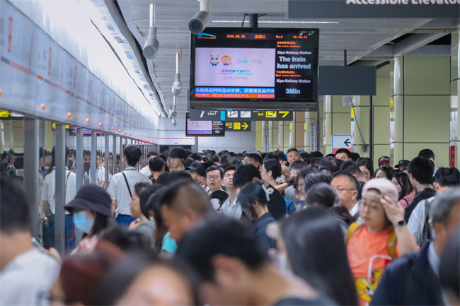 “五一”期間，成都軌道交通線網客流量增加。成都軌道集團供圖