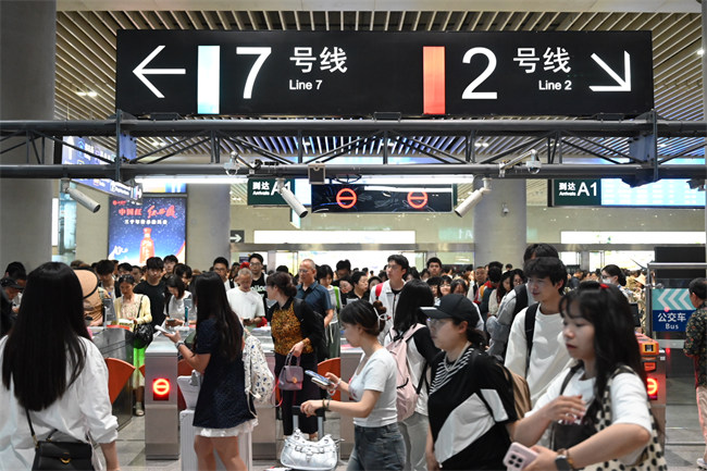 “五一”期間，成都軌道交通線網客流量增加。成都軌道集團供圖