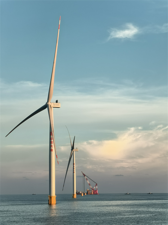 東方風(fēng)電自主研制的10兆瓦海上風(fēng)電機(jī)組。主辦方供圖