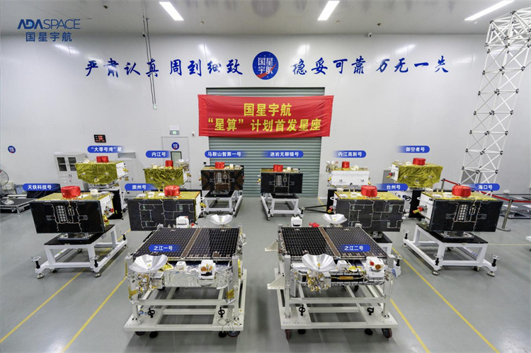 “崇州號”（第2排左2）。崇州市委宣傳部供圖