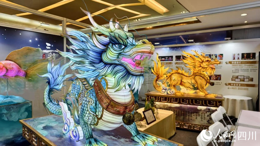 彩燈企業(yè)產(chǎn)品展示。人民網(wǎng) 趙祖樂攝