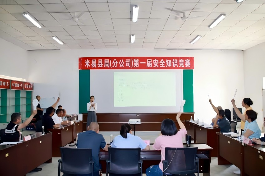 各隊伍正在踴躍搶答。米易縣煙草專賣局（分公司）供圖