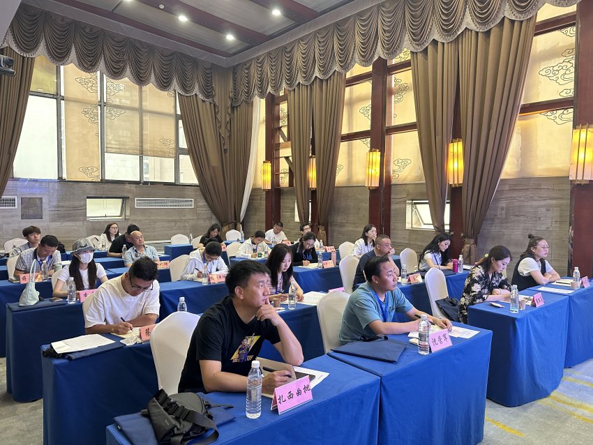 理論知識集中培訓。得榮縣委組織部供圖