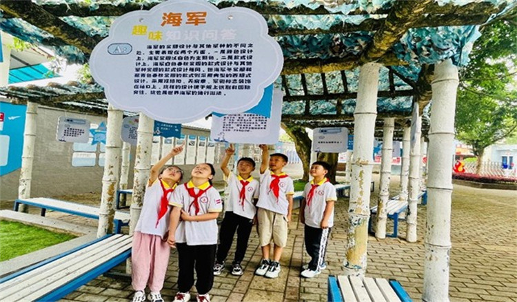 同學們“漫步”海洋知識長廊。任杰攝