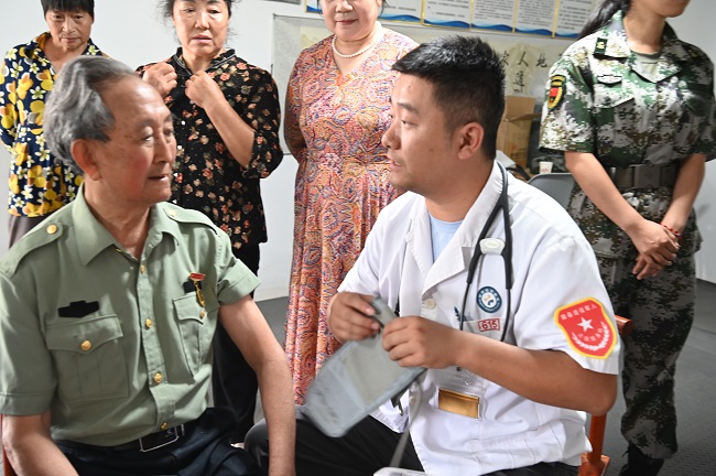 義診現場。蔣兵供圖
