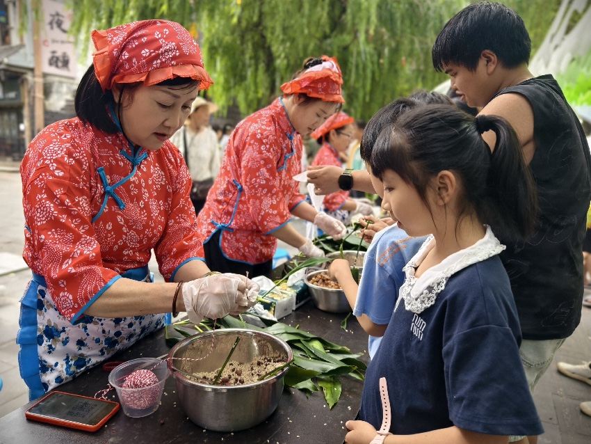 端午民俗盛會活動現(xiàn)場。德昌縣委宣傳部供圖