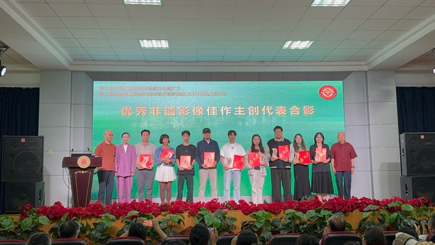 優(yōu)秀非遺影像作品主創(chuàng)代表合影。張越攝