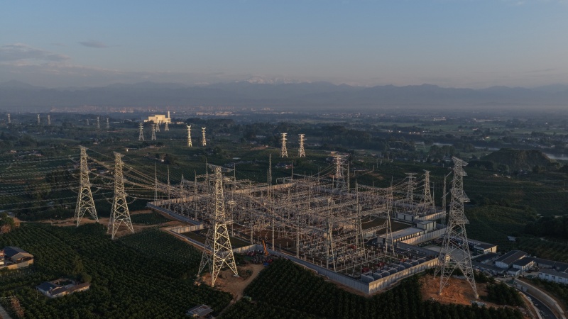 成都邛崍500千伏變電站全景。陳翔攝