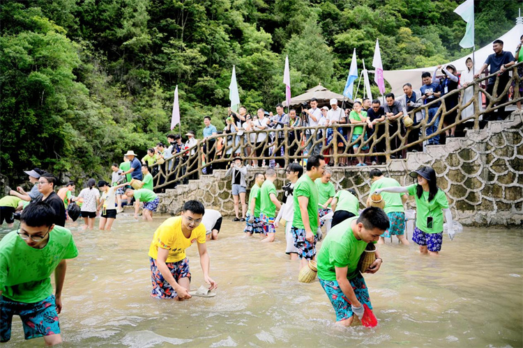 體驗摸魚。主辦方供圖