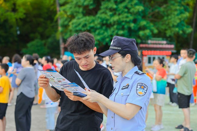 禁毒知識宣傳現場。資陽公安供圖