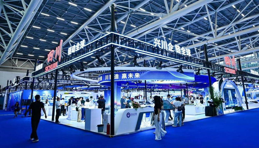 第二十屆中國國際中小企業(yè)博覽會(huì)四川展館人流如織。四川省經(jīng)濟(jì)和信息化廳供圖