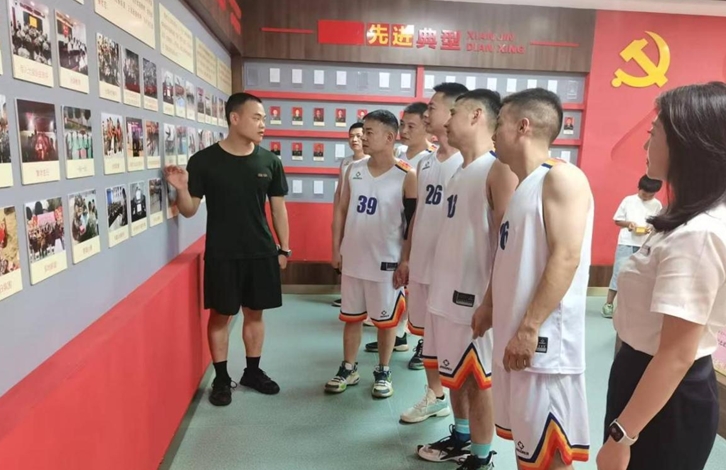 攜手奮進新征程 同心共筑強國夢6月27日，仁壽縣退役軍人事務局與武警仁壽中隊聯合舉辦“攜手奮進新征程 同心共筑強國夢”軍地雙擁籃球友誼賽，以球為媒搭建交流平臺，共敘軍民魚水深情。