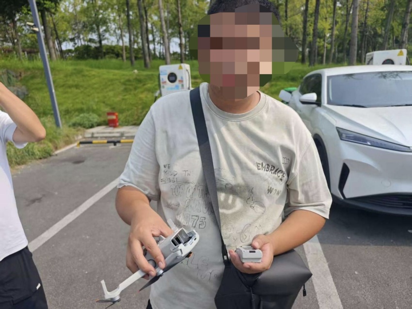 林某在天府大道南二段附近施飛無人機(jī)被處罰。成都市公安局供圖