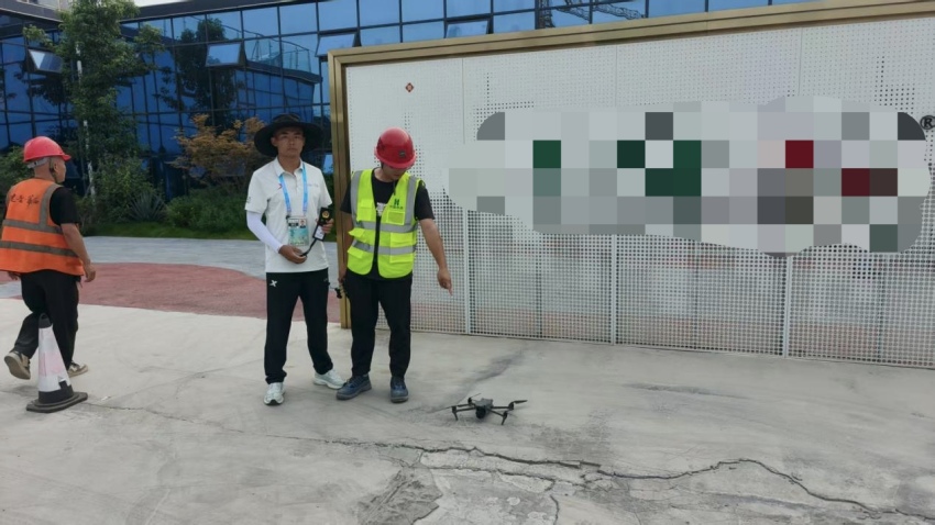 吳某在建筑工地使用無人機(jī)拍攝被處罰。成都市公安局供圖