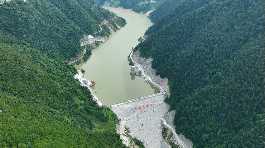 航拍巴拉水電站。四川足木足河流域水電開(kāi)發(fā)有限公司供圖