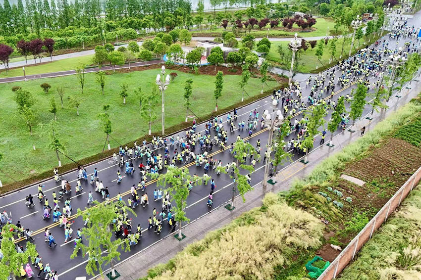 五四樂跑活動現場。唐磊攝