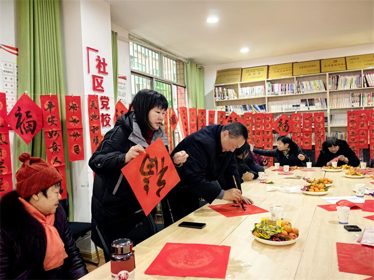 “濃情臘八·溫暖接龍”主題活動。敘州區新時代文明實踐指導中心供圖